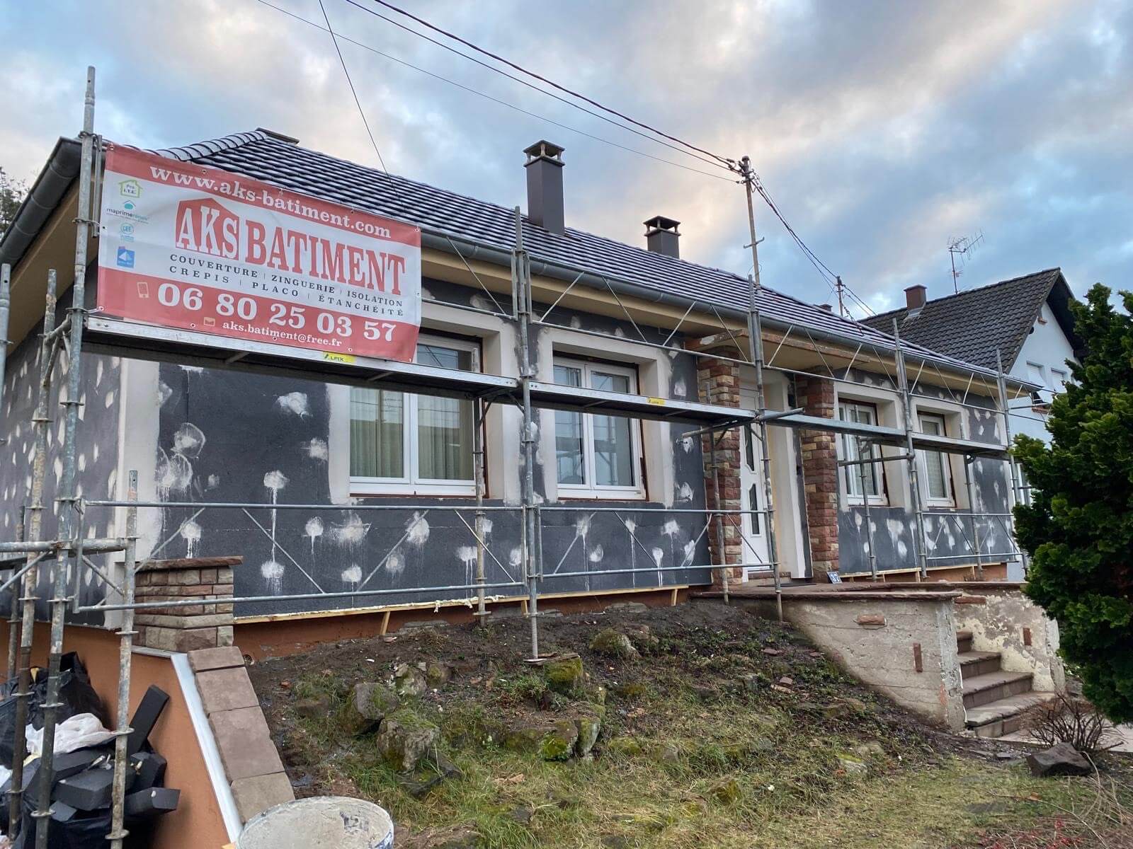 Réalisation crépis • isolation thermique extérieure - Photo 1